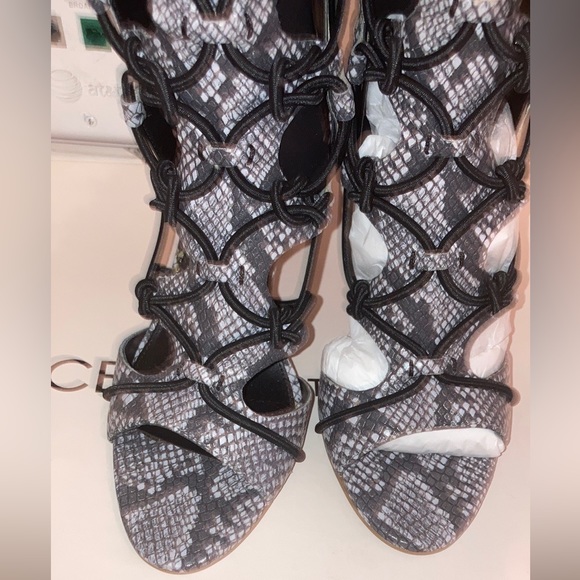 24HR DROP ⬇️ BCBGeneration Peep Toe Gladiator Strappy Heel - Picture 13 of 17